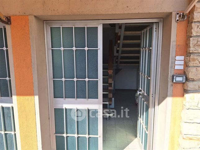 Capannone in commerciale in