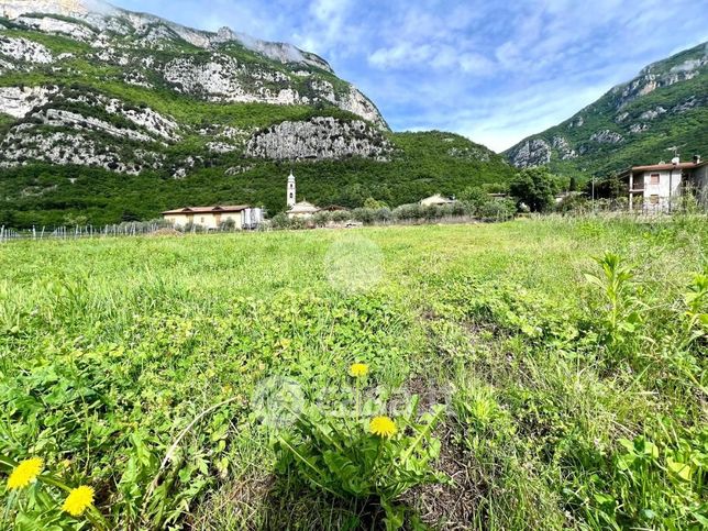 Terreno edificabile in residenziale in Via Berto Barbarani