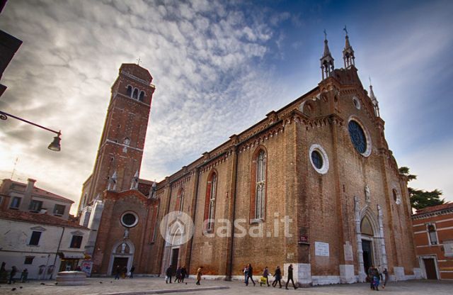 Attivitã /licenza (con o senza mura) in commerciale in Campo dei Frari