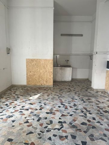 Ufficio in commerciale in Via Anastasio II
