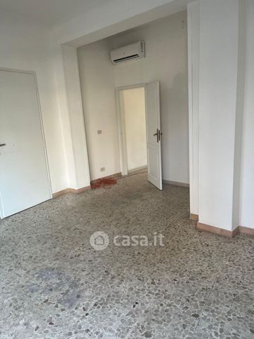 Ufficio in commerciale in Via Pietro Giardini