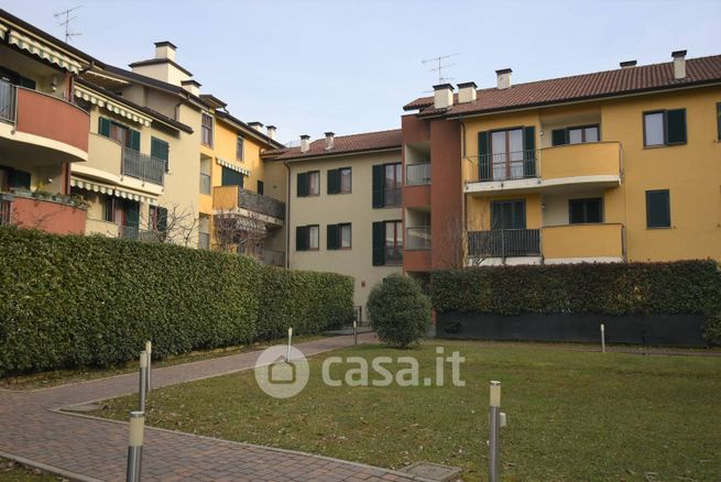 Garage/posto auto in residenziale in Via Galileo Galilei 10