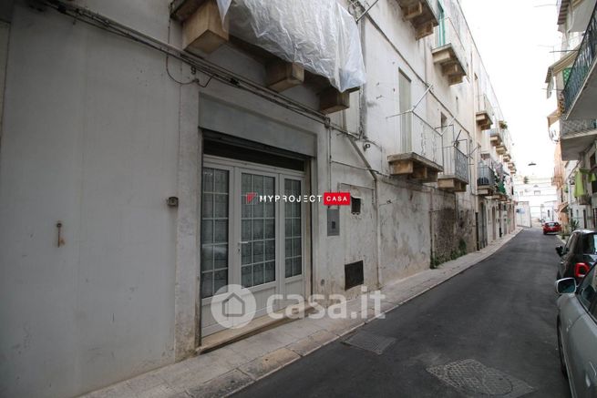 Box/posto auto in residenziale in Via Raimondo da Martina 9