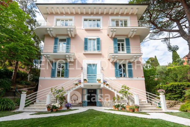 Villa in residenziale in Via dei Pitosfori 2