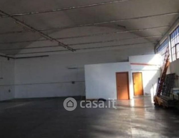 Capannone in commerciale in Via Castruccio