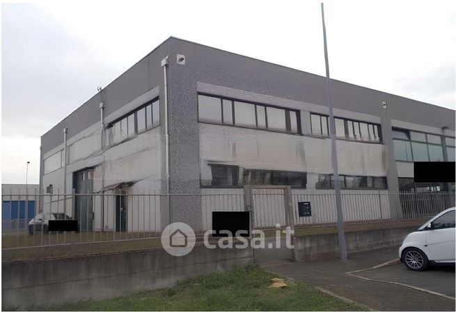 Capannone in commerciale in Via Postumia