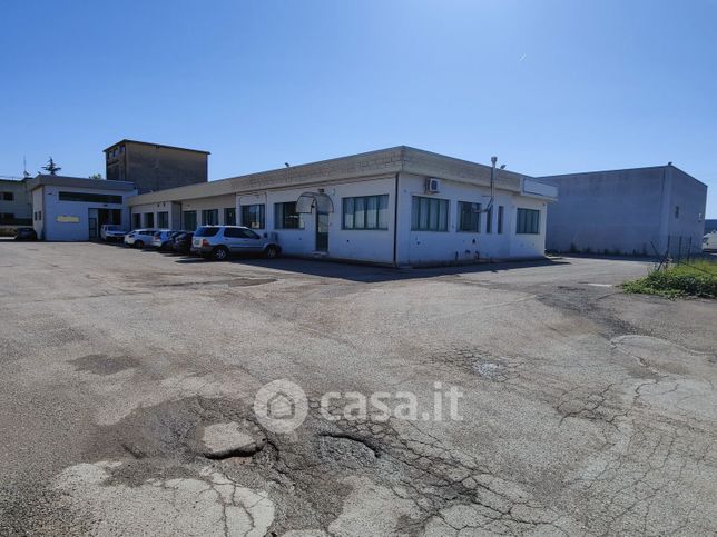Capannone in commerciale in Via Leonardo Sciascia 4