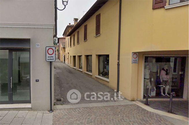 Garage/posto auto in residenziale in Via Piazzoni 70