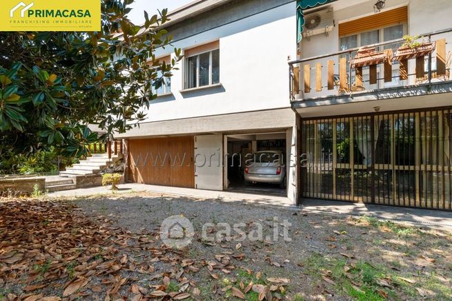 Villa in residenziale in Via Emilia Est