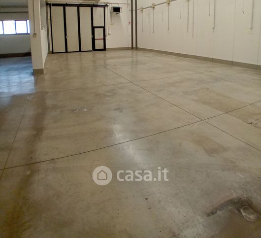 Capannone in commerciale in Via Giotto 22 /C