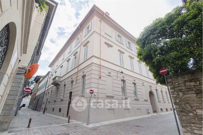 Box/posto auto in residenziale in Via Armando Diaz