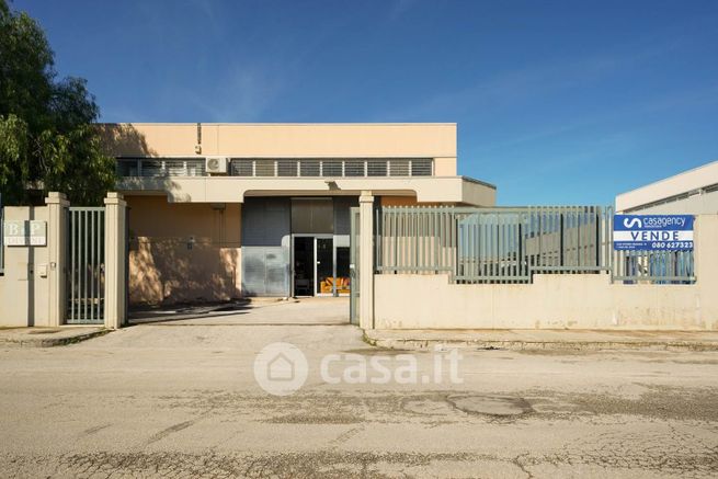Capannone in commerciale in Via San Nicola