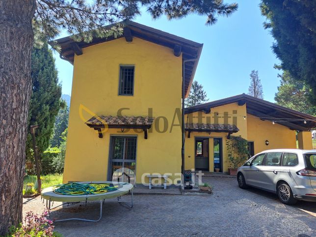 Villa in residenziale in Via dei Laghi 40