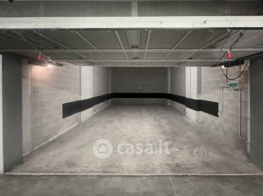 Box/posto auto in residenziale in Via Senofonte 2