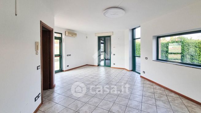 Ufficio in commerciale in Via Roma