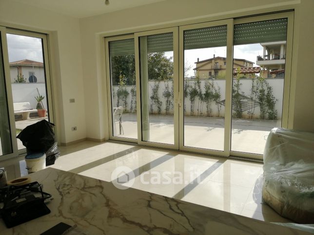 Casa bi/trifamiliare in residenziale in Via Bronte