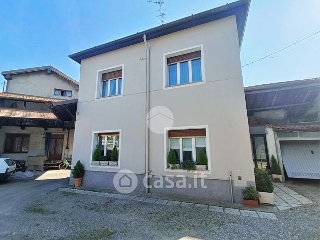 Casa bi/trifamiliare in residenziale in Via Solferino 10