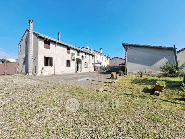Casa bi/trifamiliare in residenziale in Via Ghetto Vecchio 17