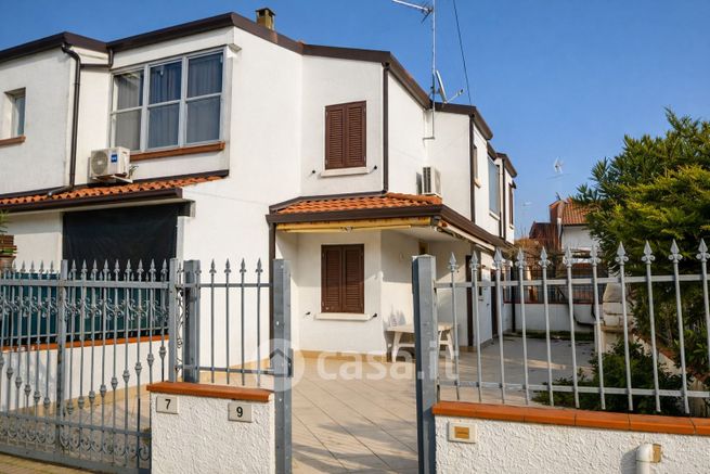 Villetta a schiera in residenziale in Viale degli Appennini 9