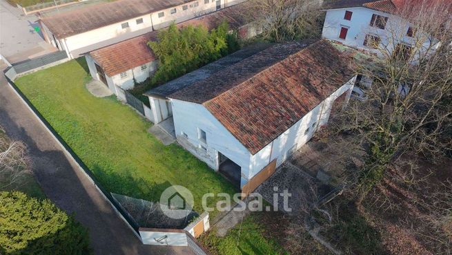 Capannone in commerciale in 