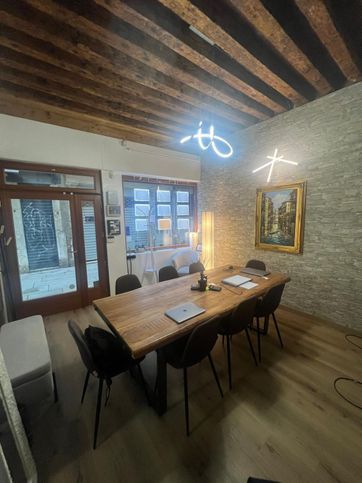 Ufficio in commerciale in Calle del Bo'
