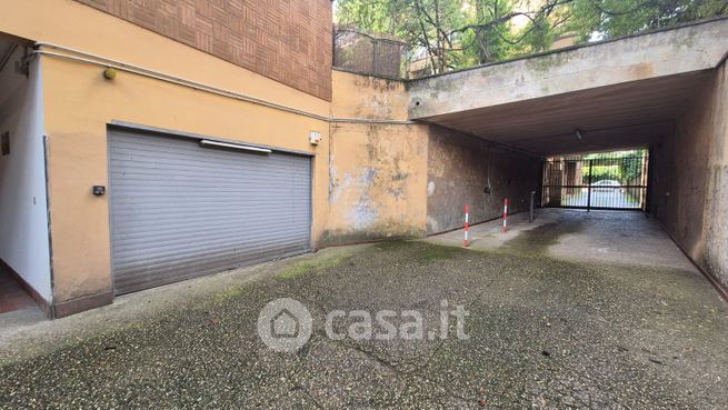 Garage/posto auto in residenziale in Via Carlo Lorenzini 8