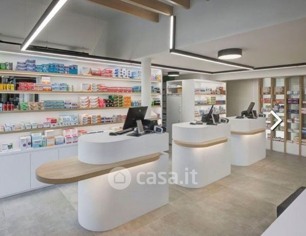 Attivitã /licenza (con o senza mura) in commerciale in Viale Etiopia 17