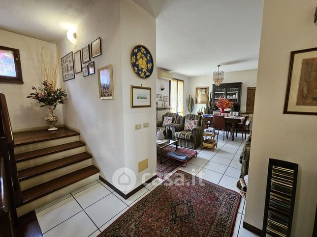 Villa in residenziale in 