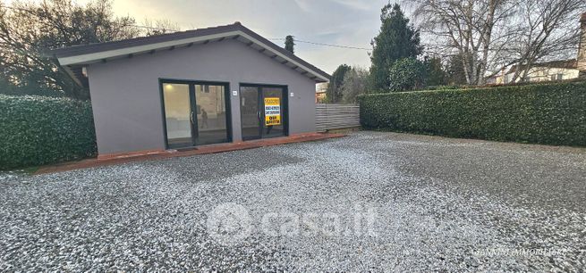 Ufficio in commerciale in Via della Madonnina