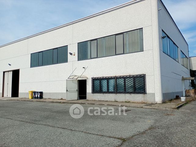Capannone in commerciale in Via F.lli Remmert 100