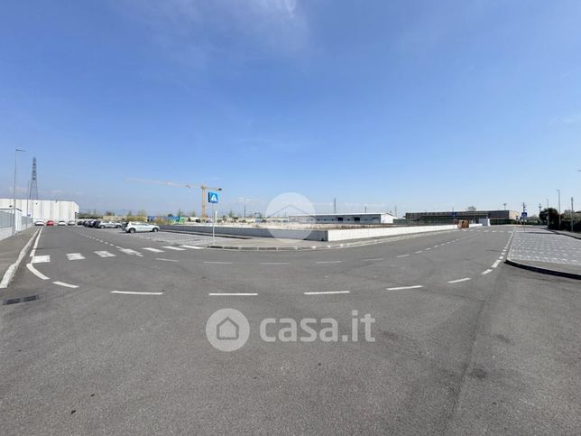 Capannone in commerciale in Via Valenca 1