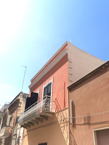 Casa indipendente in residenziale in Via Volturno