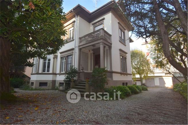 Villa in residenziale in Via Fratelli Giolito 56