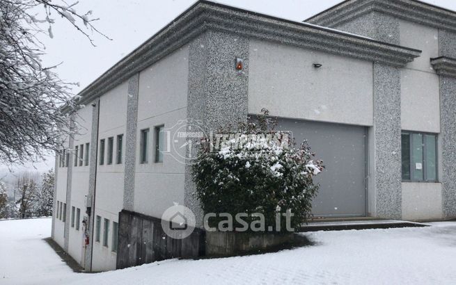 Capannone in commerciale in Strada della Cisa 23