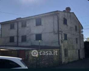 Casa bi/trifamiliare in residenziale in Strada Statale 1