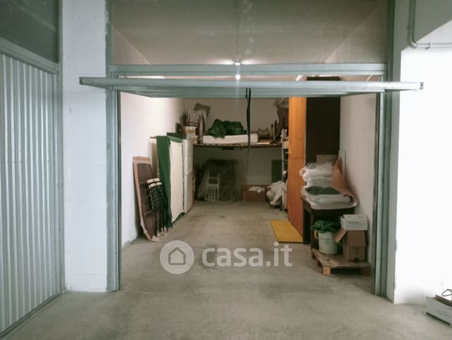 Garage/posto auto in residenziale in Via dei Fiori 53