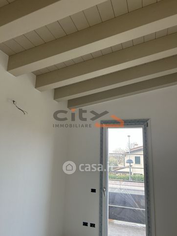 Casa bi/trifamiliare in residenziale in 