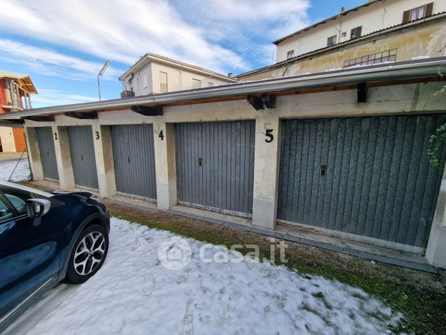 Garage/posto auto in residenziale in Via Circonvallazione 98