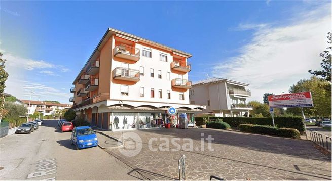 Box/posto auto in residenziale in Via Resia 2