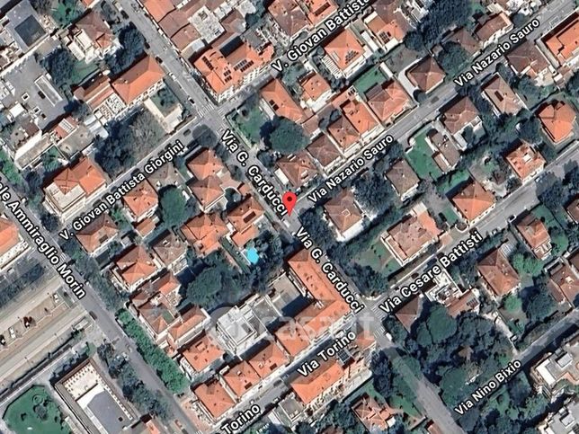 Box/posto auto in residenziale in Via Carducci