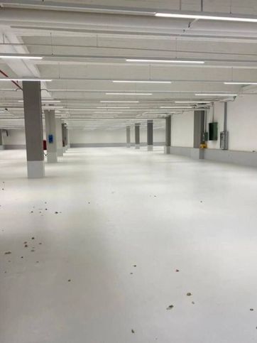 Capannone in commerciale in