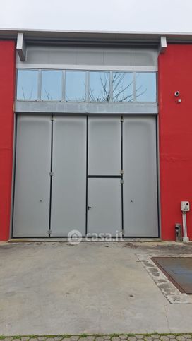 Capannone in commerciale in Via Coste