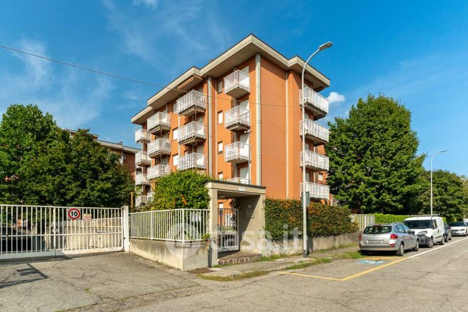 Box/posto auto in residenziale in Via Enrico Berlinguer 22