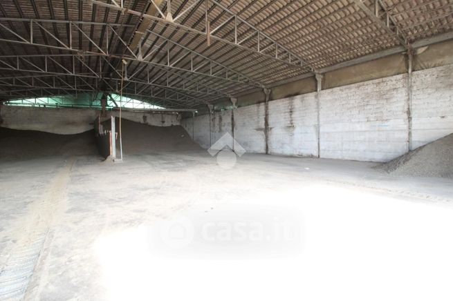 Capannone in commerciale in Via L. Ariosto 1