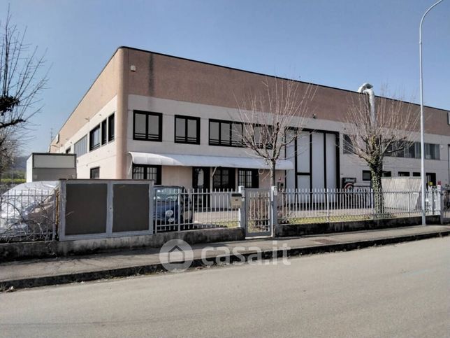 Capannone in commerciale in Via Cà del Miele 8 /M