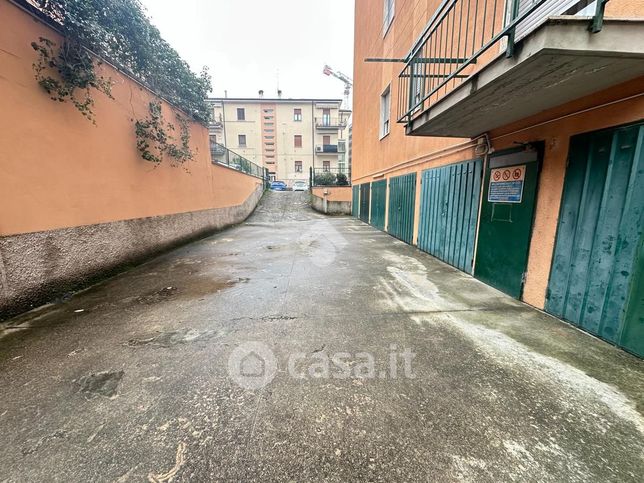 Box/posto auto in residenziale in Via Eleonora Duse 6