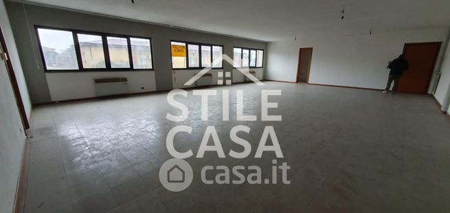 Ufficio in commerciale in 