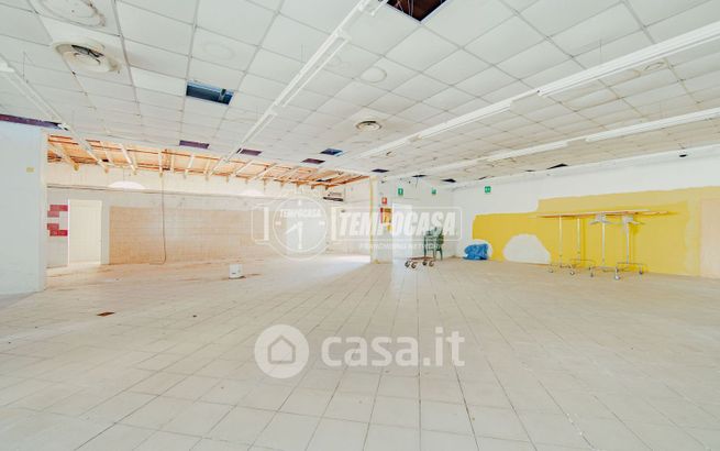Capannone in commerciale in Via Giuseppe Parini 8