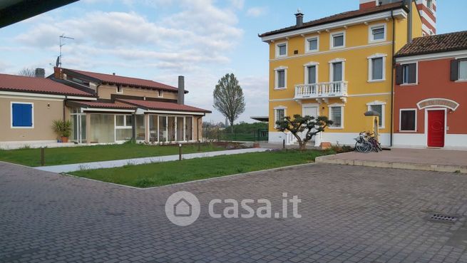 Villa in residenziale in 