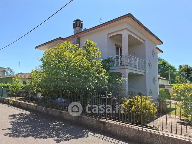 Villa in residenziale in Via Rimembranze 18